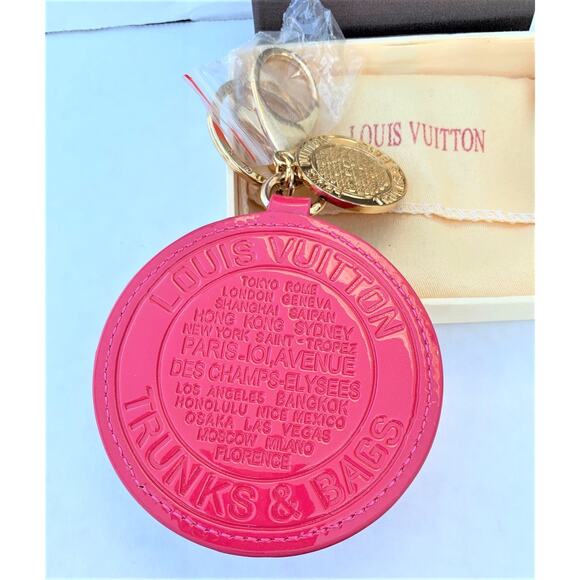Louis Vuitton Porte Cles Rond Trunks & Bags Key Chain Charm - Picture 3 of 5